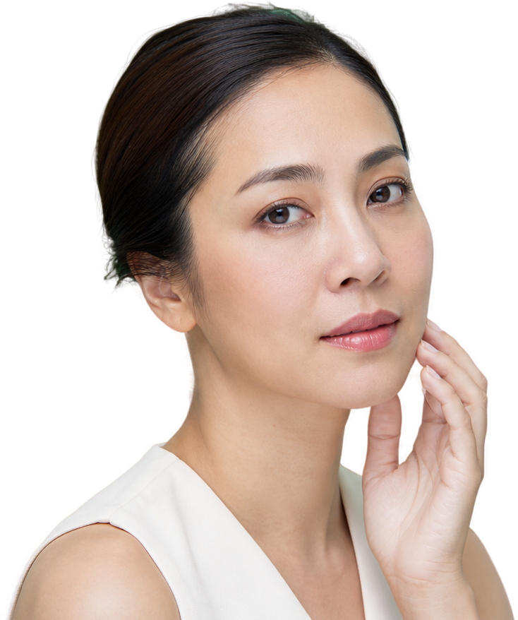 นางแบบในภาพนำเสนอ Restylane แต่งหน้าอ่อนในสไตล์ KPS Aesthetic
